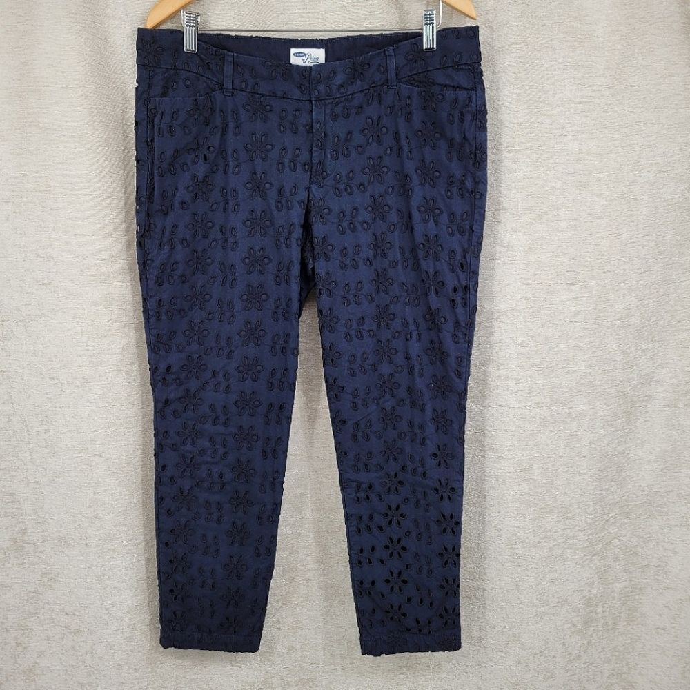 Old Navy The Diva Blue Eyelet Cutwork Floral Patterned Women's Cropped Pants